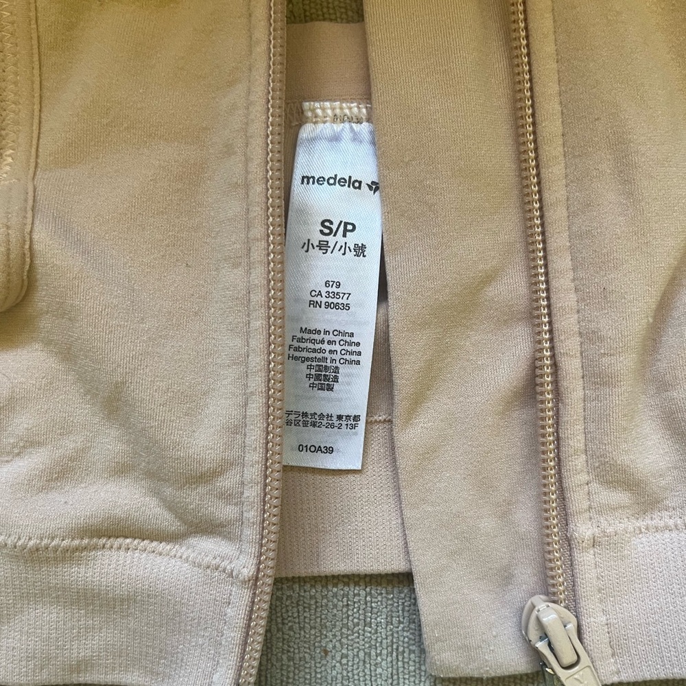 Medela Hands-Free Pumping Bra - Picture 3 of 4